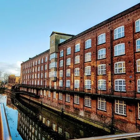 Cocoa Lily - River Fronted Studio In The City With Secure Parking York