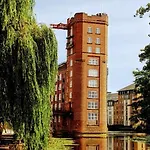 公寓 Cocoa Lily - River Fronted In The With Secure Parking *