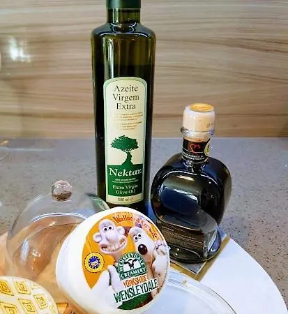 Cocoa Lily - River Fronted Studio In The City With Secure Parking *