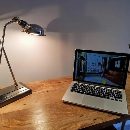 Cocoa Lily - River Fronted Studio In The City With Secure Parking Appartement *