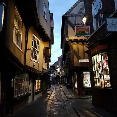 Cocoa Lily - River Fronted Studio In The City With Secure Parking Appartement *