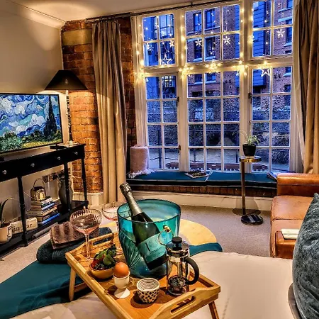 Cocoa Lily - River Fronted Studio In The City With Secure Parking *