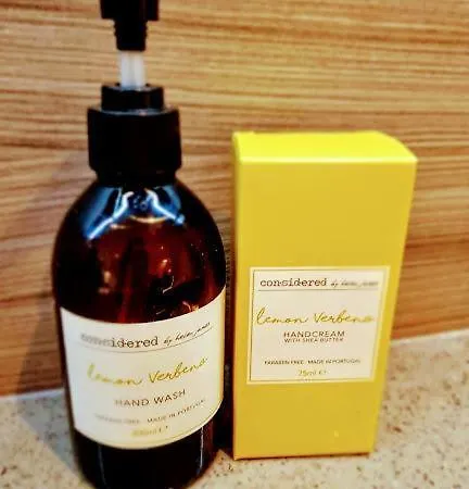 Cocoa Lily - River Fronted Studio In The City With Secure Parking York