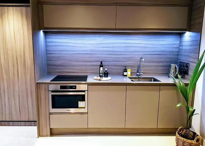 Cocoa Lily - River Fronted In The With Secure Parking * יורק