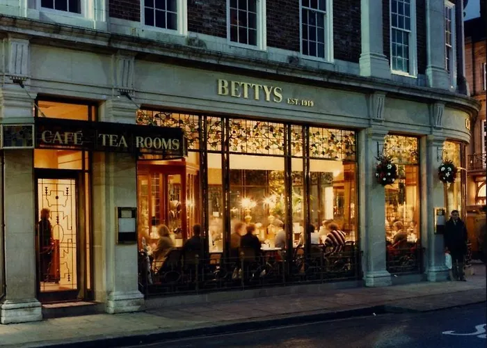 Cocoa Lily - River Fronted In The With Secure Parking