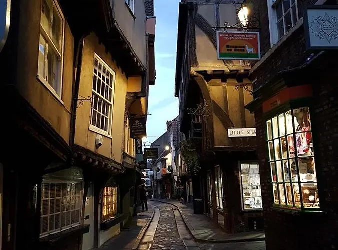 Cocoa Lily - River Fronted In The With Secure Parking דירה *