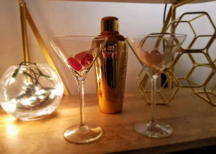 Cocoa Lily - River Fronted In The With Secure Parking * יורק